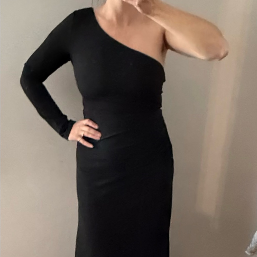 Lulu’s Elegant Black One-Shoulder Dress